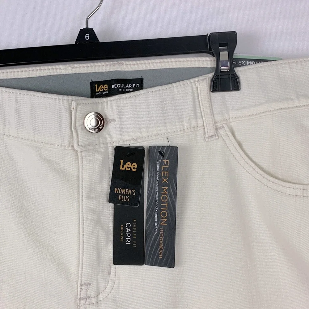 LEE Women's Plus Size Flex Motion Regular Fit 5 Pocket Capri Jean - Picture 6 of 9